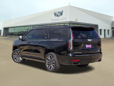 Used 2022 Cadillac Escalade ESV Sport Platinum AWD/4WD image 4