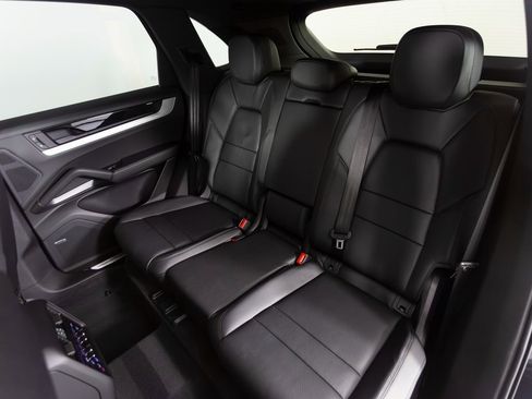 New 2026 Porsche Cayenne S image 35