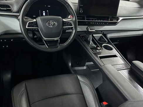 Used 2025 Toyota Sienna XSE AWD/4WD image 25