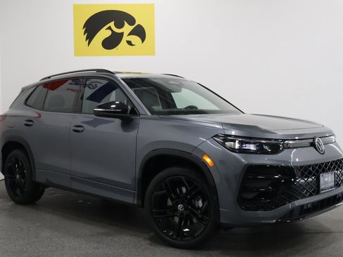 New 2026 Volkswagen Tiguan SE R-Line image 2