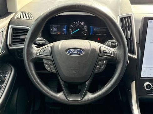 Used 2024 Ford Edge SE w/ Black Appearance Package image 16