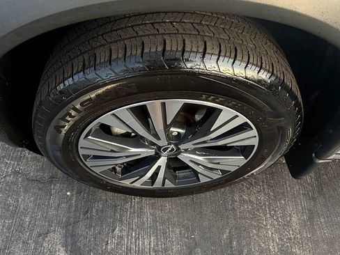 Used 2022 Nissan Rogue SV w/ SV Premium Package image 25