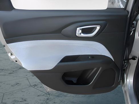 Used 2022 Jeep Compass Latitude image 18