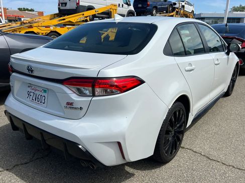 Used 2023 Toyota Corolla SE w/ Carpet Mat Package (TMS) FWD image 4
