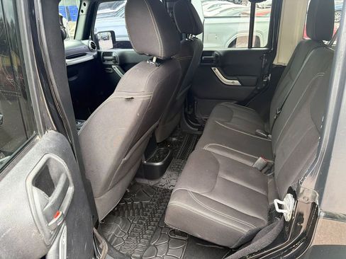 Used 2015 Jeep Wrangler Unlimited Rubicon w/ Connectivity Group AWD/4WD image 12