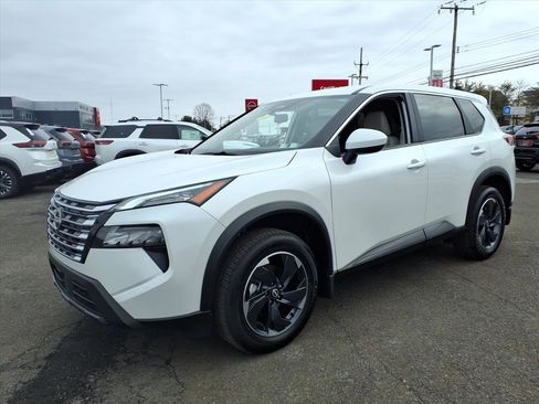 Certified 2025 Nissan Rogue SV image 8