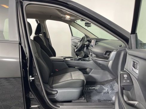 Used 2025 Nissan Rogue SV FWD image 40