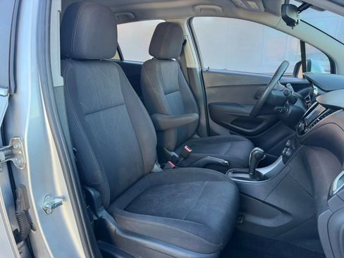 Used 2017 Chevrolet Trax LT FWD image 20