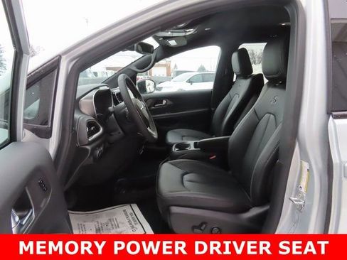 New 2026 Chrysler Pacifica Select w/ S Appearance Package AWD/4WD image 17