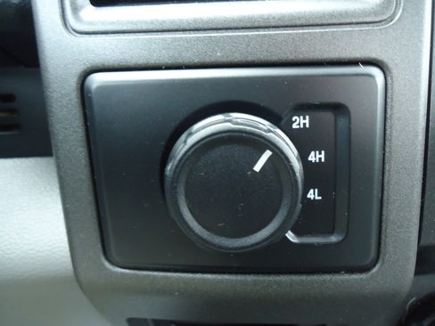 Used 2020 Ford F250 XL w/ Power Equipment Group image 19