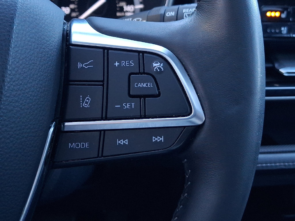 Used 2020 Toyota Highlander Limited AWD/4WD image 25