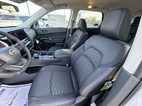 New 2026 Nissan Pathfinder SV image 11