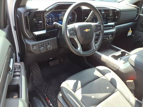 Used 2026 Chevrolet Silverado 2500 LTZ w/ LTZ Convenience Package AWD/4WD image 11