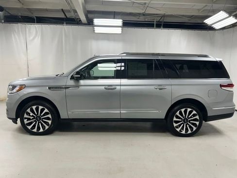 Used 2024 Lincoln Navigator L Reserve AWD/4WD image 8