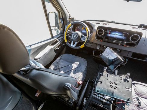 Used 2022 Mercedes-Benz Sprinter 3500 image 36