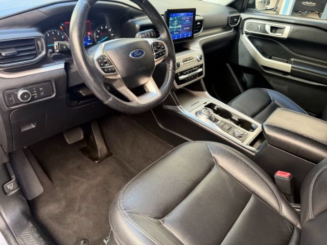 Used 2020 Ford Explorer XLT w/ Equipment Group 202A AWD/4WD image 12