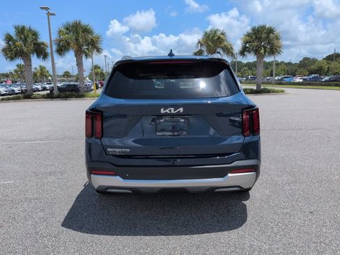 Used 2024 Kia Sorento S w/ Panoramic Sunroof Package FWD image 6
