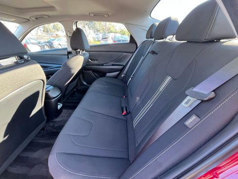 Used 2025 Hyundai Elantra SEL image 23