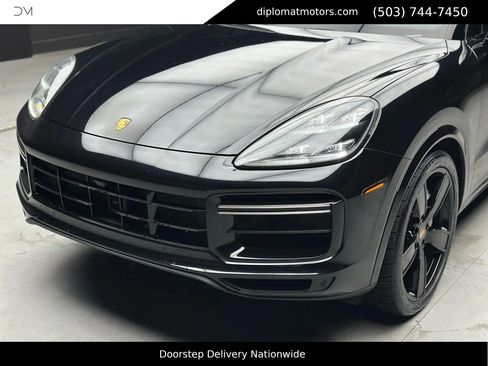 Used 2022 Porsche Cayenne Turbo w/ Performance Package (PG2) AWD/4WD image 14