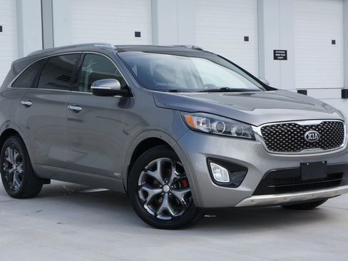 Used 2017 Kia Sorento SX image 2