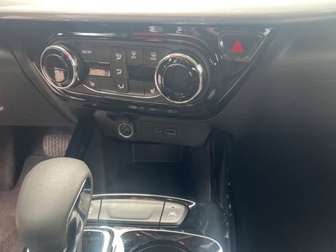 Used 2025 Chevrolet Trax LT w/ Driver Confidence Package image 13