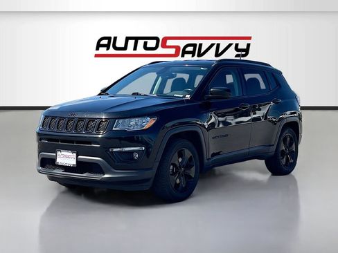 Used 2018 Jeep Compass Latitude FWD image 3
