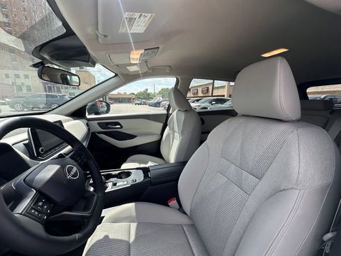 Certified 2025 Nissan Rogue SV FWD image 13
