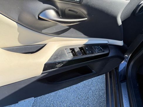 Used 2023 Lexus ES 300h w/ Premium Package image 22