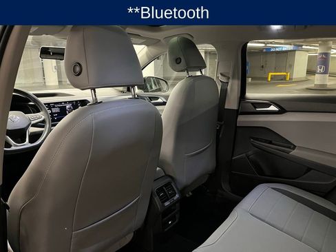 Certified 2022 Volkswagen Taos SE w/ Panoramic Sunroof Package image 21