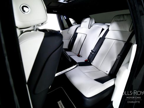 Used 2018 Rolls-Royce Phantom Sedan RWD image 19