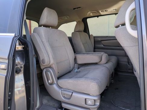 Used 2016 Honda Odyssey SE image 18