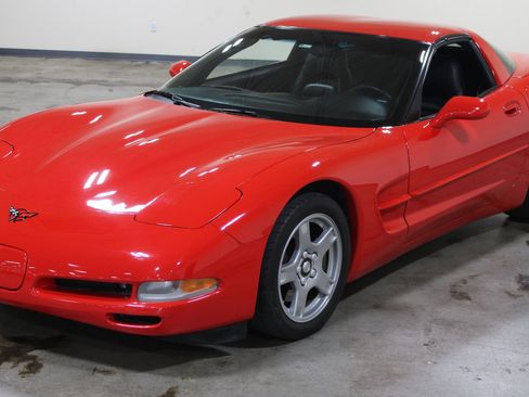 Used 1998 Chevrolet Corvette Coupe w/ Roof Pkg RWD image 24