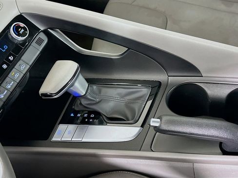 Certified 2024 Hyundai Elantra SEL image 17