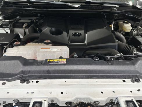 Certified 2022 Toyota Tundra SR5 w/ SR5 Premium Package AWD/4WD image 19