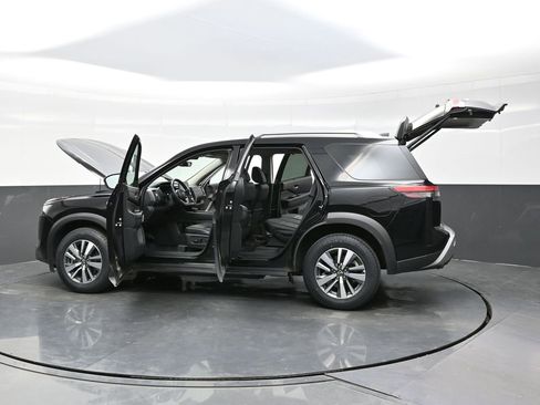 Used 2025 Nissan Pathfinder SL image 53