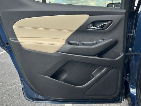 Used 2022 Chevrolet Traverse LS image 17