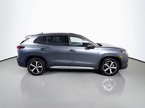 Used 2025 Volkswagen Tiguan SE w/ Panoramic Sunroof Package AWD/4WD image 8