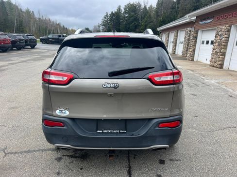 Used 2017 Jeep Cherokee Limited AWD/4WD image 6