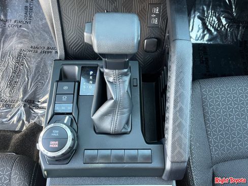 Certified 2025 Toyota 4Runner SR5 AWD/4WD image 31