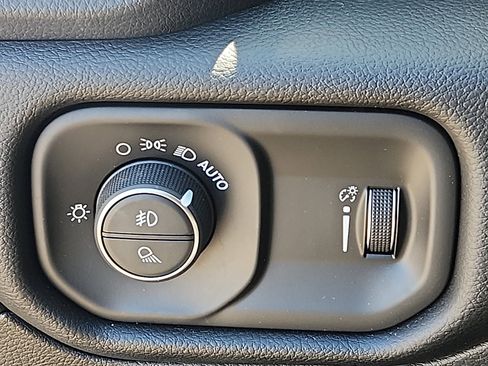 Used 2021 RAM 1500 Big Horn AWD/4WD image 24