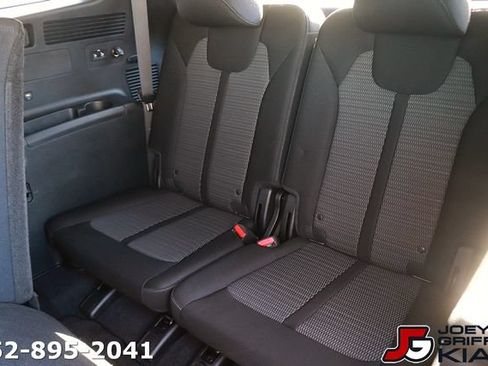 Certified 2023 Kia Sorento LX AWD/4WD image 17