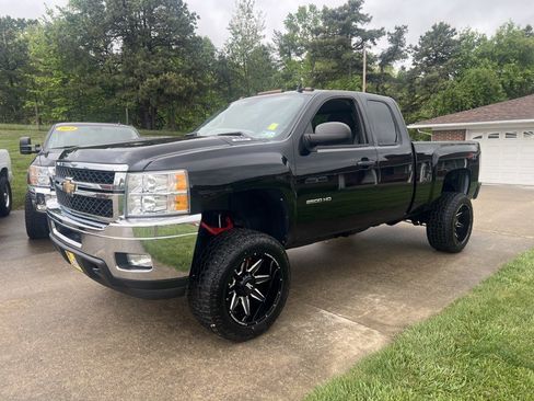 Used 2011 Chevrolet Silverado 2500 LT w/ Interior Plus Package AWD/4WD image 1