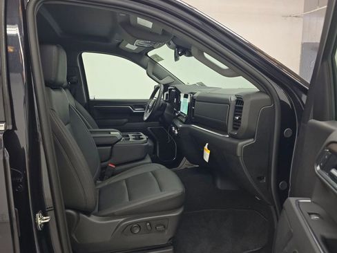 Used 2025 GMC Sierra 1500 SLT image 5
