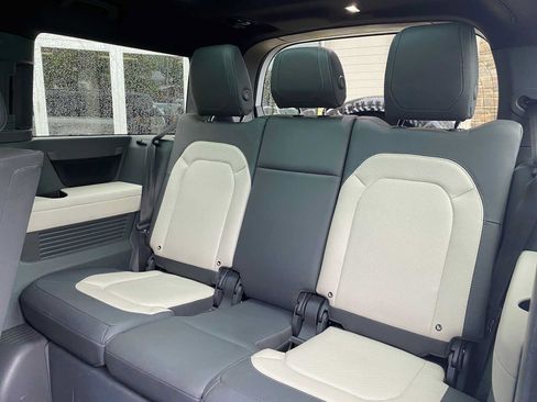 Used 2023 Land Rover Defender 130 X-Dynamic SE AWD/4WD image 12