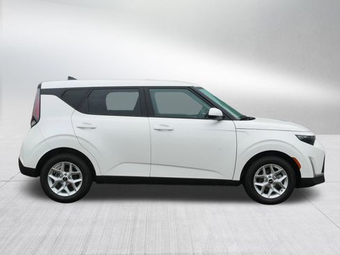 Certified 2025 Kia Soul LX w/ LX Technology Package FWD image 8