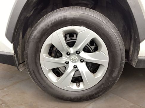 Used 2021 Toyota RAV4 LE FWD image 28