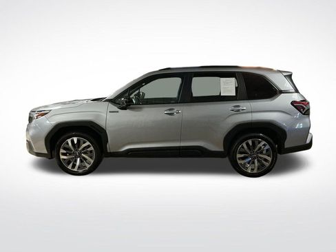 Used 2025 Subaru Forester Touring image 2