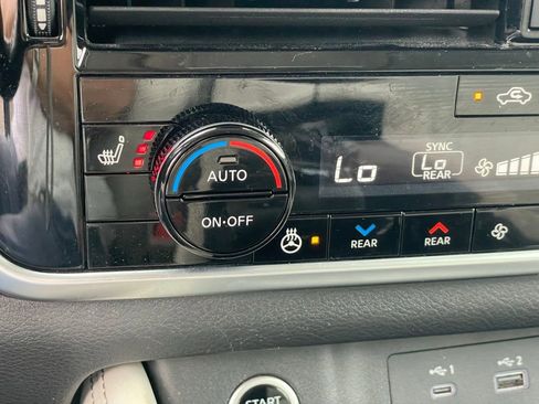 Used 2023 Nissan Rogue SL image 17