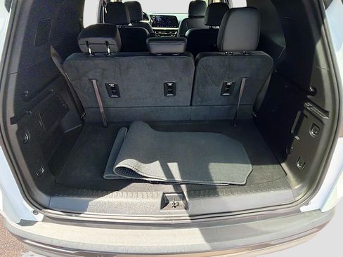 Used 2025 Chevrolet Traverse LT AWD/4WD image 30