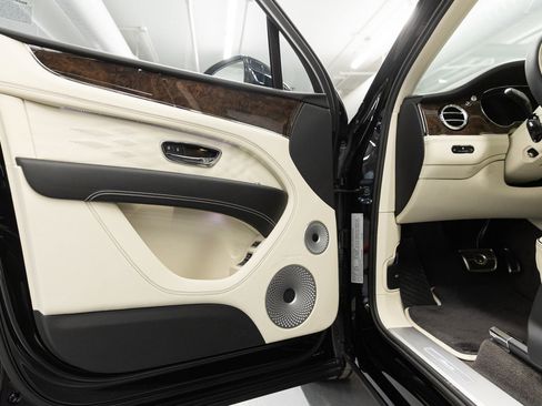 New 2025 Bentley Bentayga Extended Wheelbase image 16